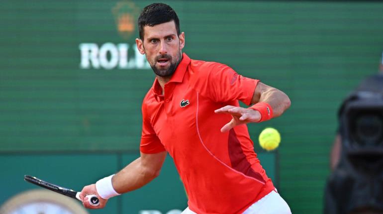 Djokovic se mete a octavos de final del Roland Garros 