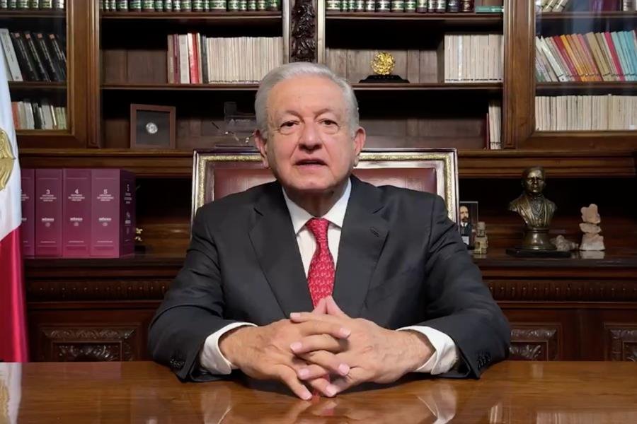 Celebra AMLO que Sheinbaum sea la primera mujer presidenta