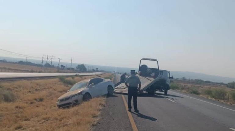 Abandonan auto volcado que transportaba 50 kilos de marihuana en Zacatecas