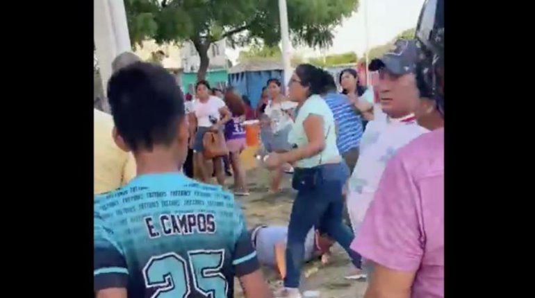 Ciudadanos se lían a golpes en casilla de Cárdenas