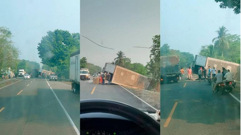 Vuelca camión en la Cárdenas – Coatzacoalcos; roban carga