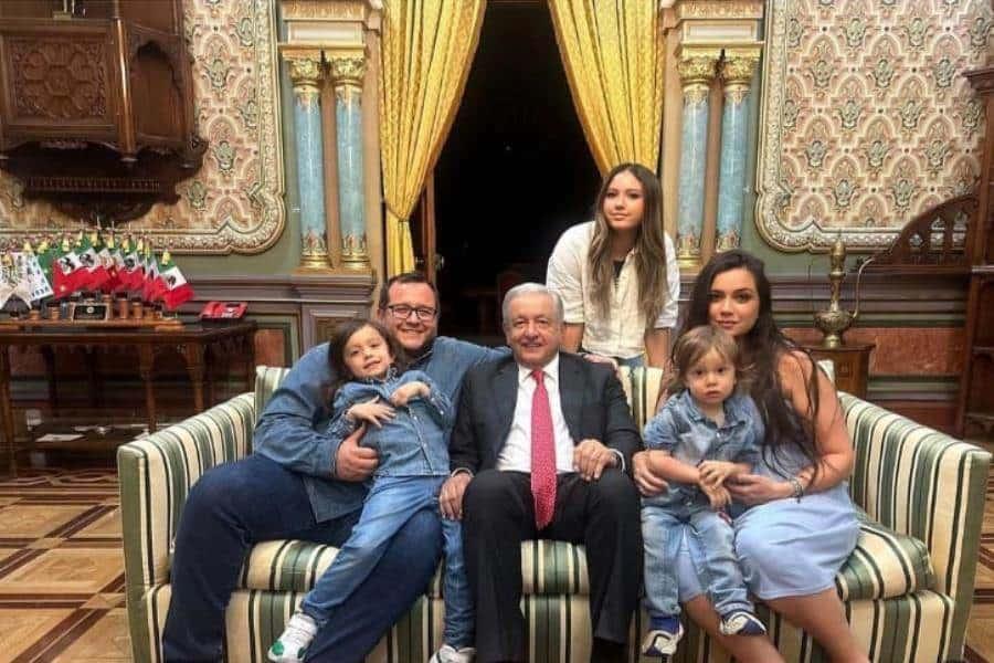 "La verdad finalmente prevaleció": Nuera de AMLO publica fotografía en Palacio Nacional