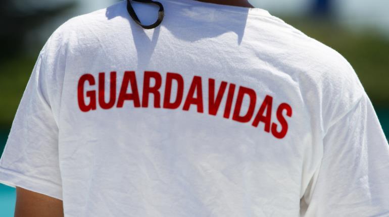 Ofrecen empleo de "guardavidas" para trabajar en Canadá