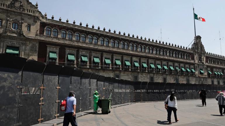 Defiende Sheinbaum colocación de vallas en Palacio Nacional durante marcha del 8M
