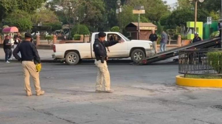 Dejan camioneta con 4 cuerpos en San Luis Potosí