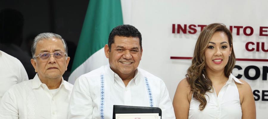 Recibe May constancia de mayoría como gobernador electo de Tabasco