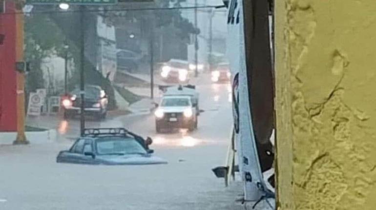 Huixtla y Tapachula, Chiapas sufren de inundaciones tras fuertes lluvias