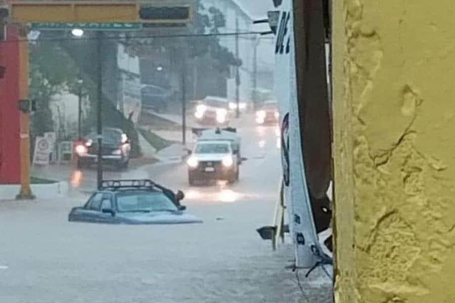 Huixtla y Tapachula, Chiapas sufren de inundaciones tras fuertes lluvias