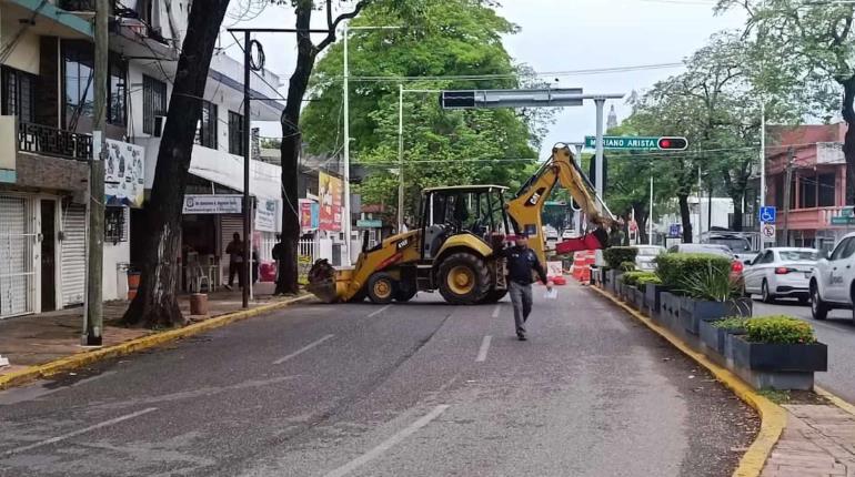 Inicia cierre y cambio de sentido de calles por trabajos en drenaje pluvial del malecón