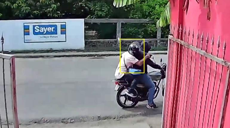 La despojan llegando a su casa de dinero que retiró de un banco en plaza Las Américas