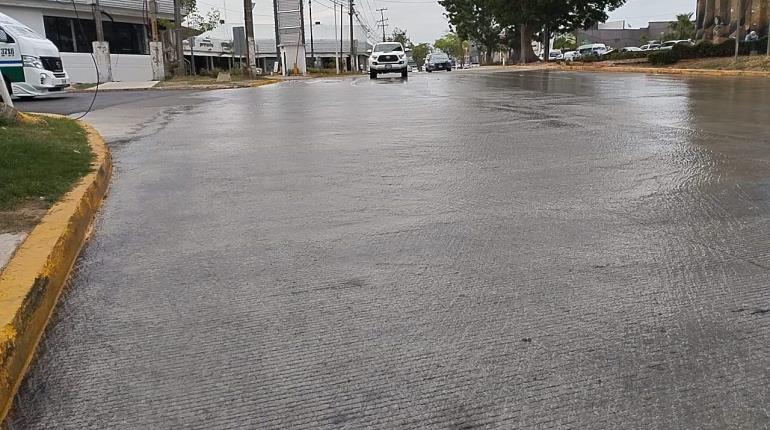 Se registra importante fuga de agua en Paseo Usumacinta