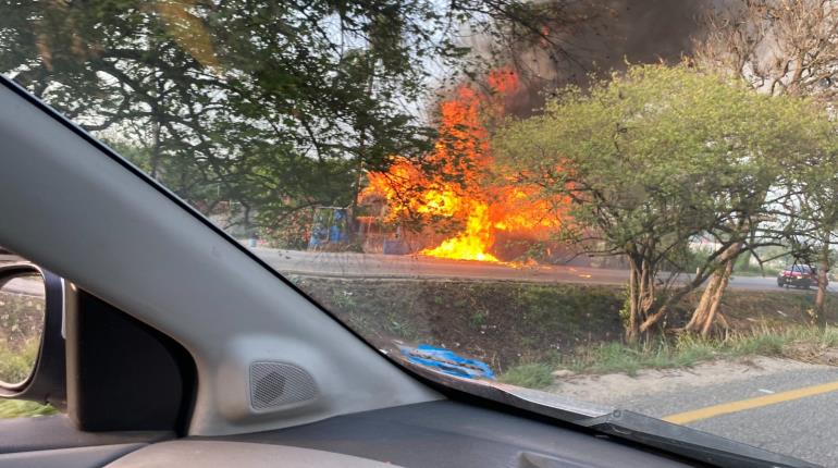 Incendio consume palapa en la Villahermosa – Cárdenas