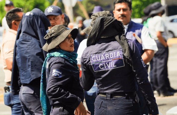 Nuevamente policías de Michoacán bloquean vialidades en Morelia