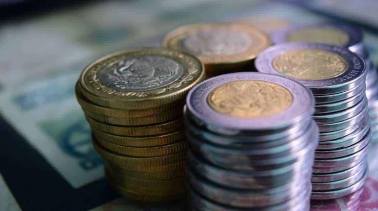 Peso retrocede 0.45% en la semana y cierra este viernes en 18.46 unidades por dólar