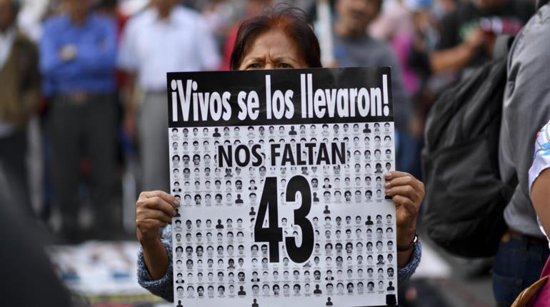 Presentan miniserie-documental "Los 43 de Ayotzinapa: Un crimen de Estado"