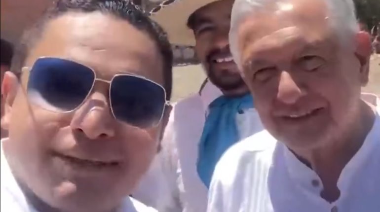 Envía AMLO saludos a Karmito y Los Supremos luego de gira por Durango