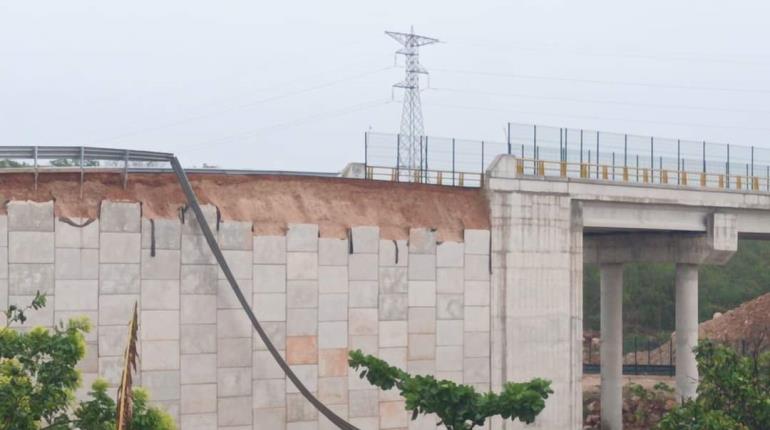 Cae recubrimiento de puente que cruza sobre vías del Tren Maya en Yucatán