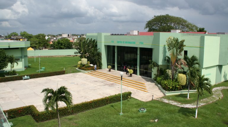 Docentes y administrativos del Tec de Villahermosa desconocen a grupo que mantiene tomadas instalaciones