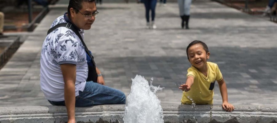 Padres mexicanos participan cada vez más en cuidado y crianza de hijos: UNAM