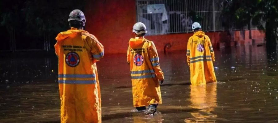 Emite El Salvador alerta roja por fuertes lluvias