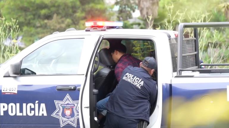 Mujer roba patrulla de la Policía Municipal de Tijuana para rescatar a su amigo detenido