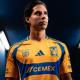 Tigres presenta nuevo jersey para temporada 2024-25 de Liga Mx con Diego Lainez de modelo