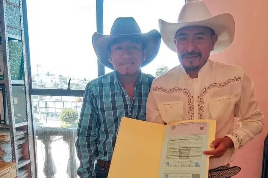 Maestro albañil y chalán se casan en Veracruz; caso es viral en redes