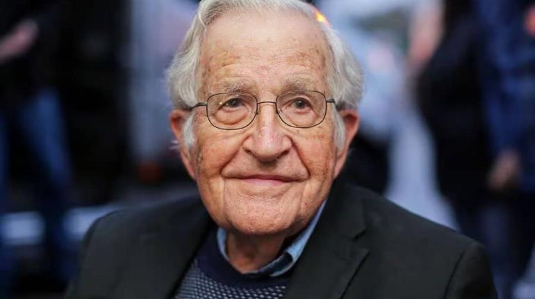 Desmienten muerte de Noam Chomsky