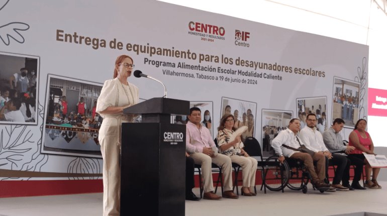 Entregan enseres a escuelas primarias y de preescolar para programa "Alimentación Escolar Caliente" en Centro