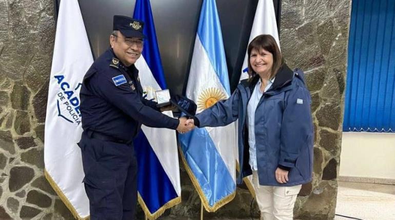 Firma Argentina acuerdo de seguridad con El Salvador