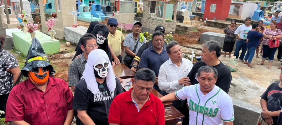 Dan el último adiós a ´Gatubeda´ entre aplausos y mariachis