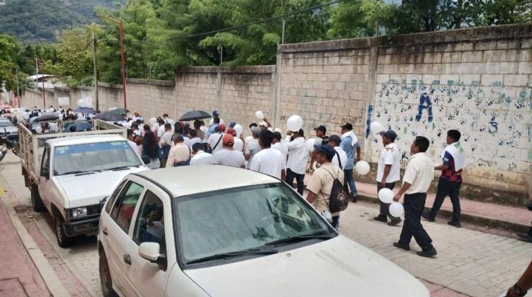 Realizan desplazados de Tila, Chiapas "peregrinación por la paz y la vida"