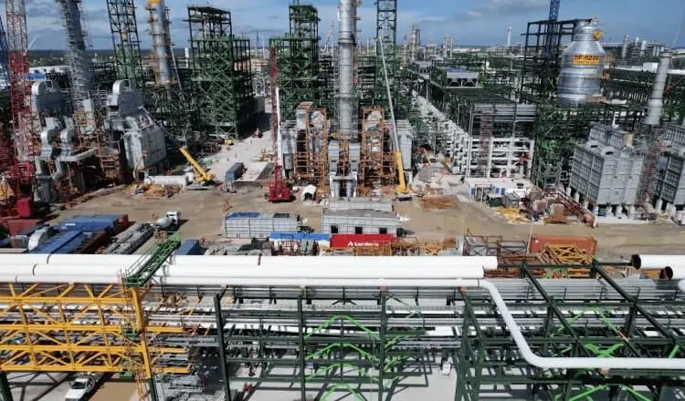 Presidenta presume aumento en producci&oacute;n de todas las refiner&iacute;as