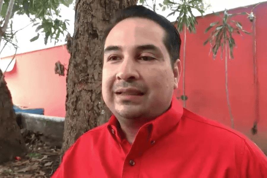 Excandidato a diputado federal por el PRI alza la mano para dirigir al partido