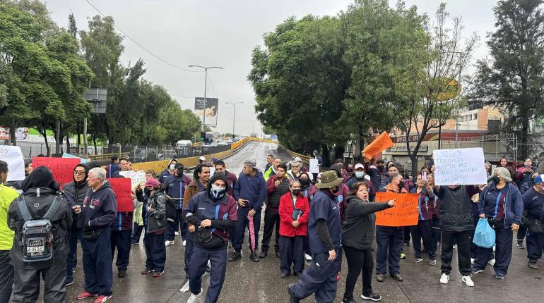 Se manifiestan trabajadores de limpia del IPN en CDMX ¡y los atropellan!