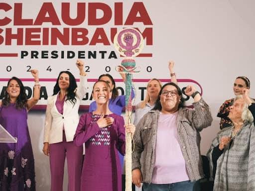 México no regresará a falsos feminismos advierte Sheinbaum al recibir bastón de mando de mujeres