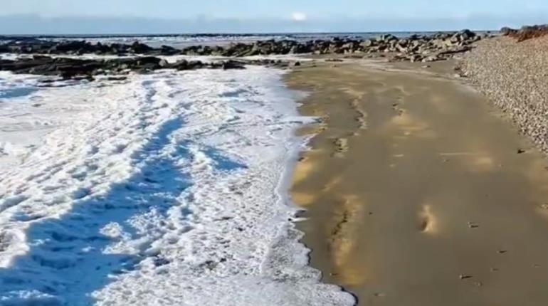 Frío extremo congela el mar en Tierra del Fuego en Argentina