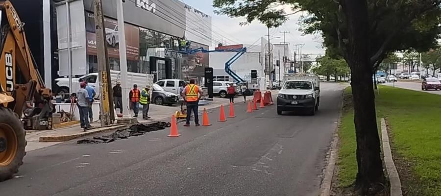 Complica circulación vehicular reparación de tuberías en Ruiz Cortines