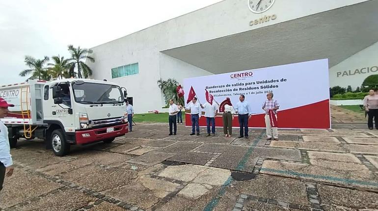 Da Centro banderazo de salida a 13 nuevas unidades de Limpia