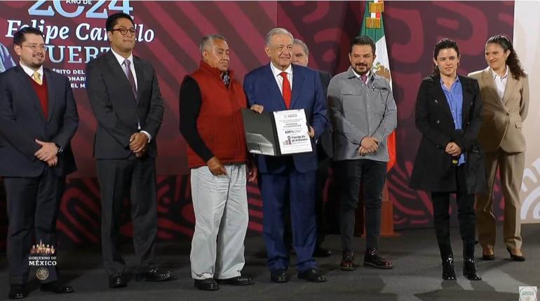 Entrega AMLO a 280 trabajadores complementos del Fondo de Pensiones para el Bienestar