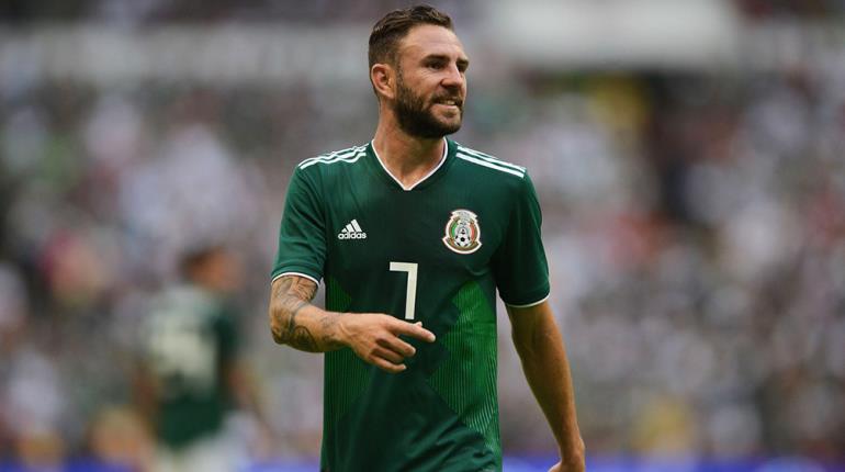 Layún defiende al Tri y le llueven críticas