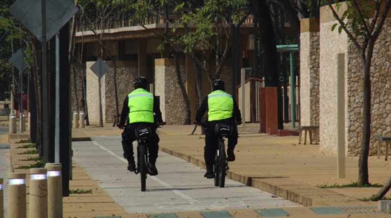 Pese a vigilancia policiaca y de Centro, adictos se refugian en el malecón