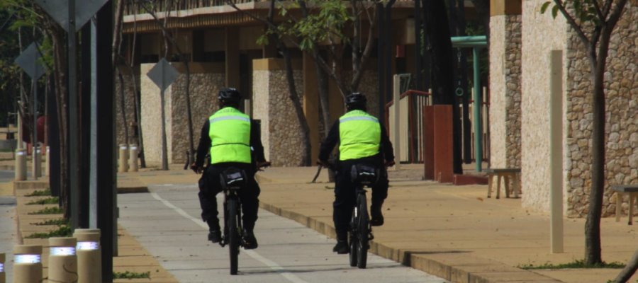 Pese a vigilancia policiaca y de Centro, adictos se refugian en el malecón