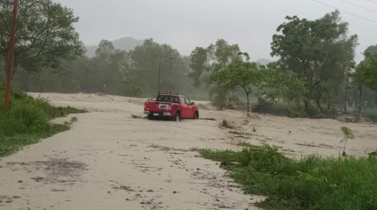 Tormenta tropical Chris deja ríos de lodo y basura en Veracruz