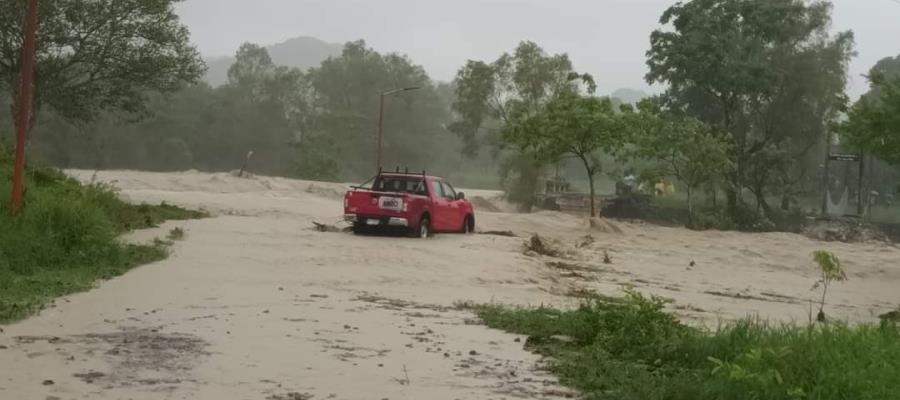 Tormenta tropical Chris deja ríos de lodo y basura en Veracruz