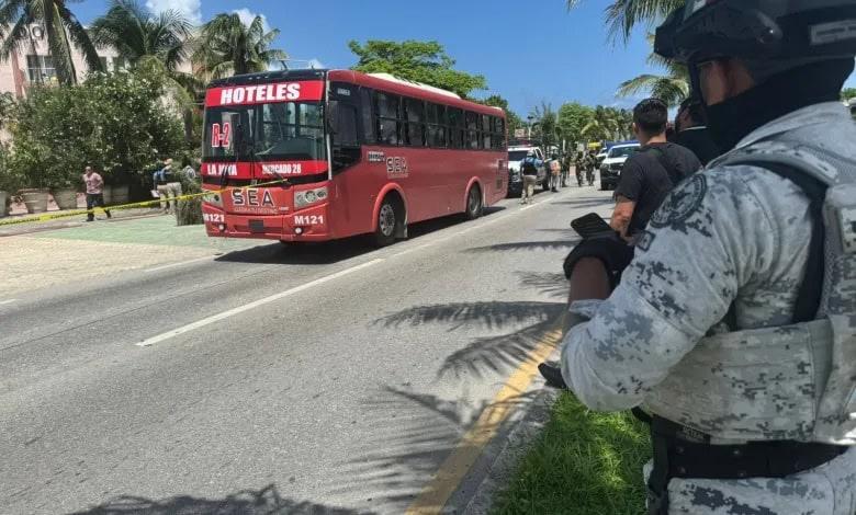 Asesinan a 2 personas dentro de camión en bulevar Kukulcán de Cancún