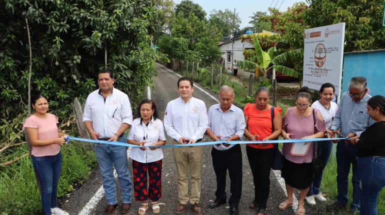 Entrega Gobierno de Cunduacán trabajos de construcción de camino en ranchería Casas Blanca 2da. Secc.