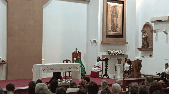 Entre aplausos se despide padre Mateo Gómez de parroquia San Miguel Arcángel 