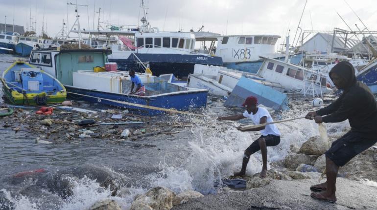 500 jamaicanos han buscado refugio ante impacto del huracán Beryl