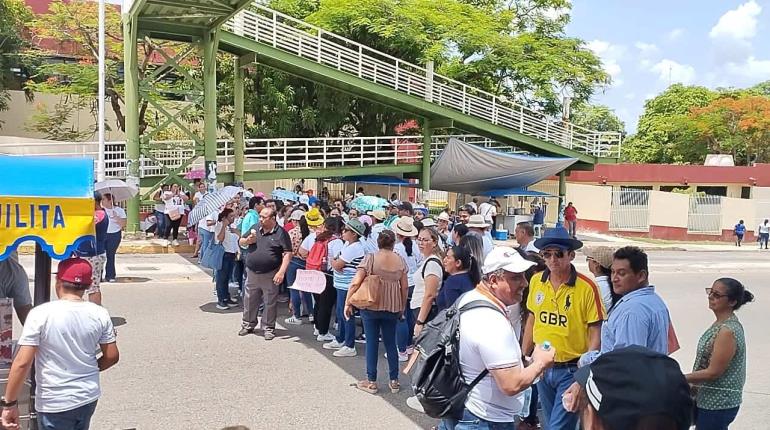 Maestros bloquean por 5 horas Méndez y Usumacinta